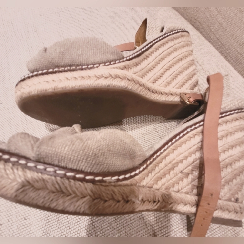 Tory Burch platform light green sandals size 7, excellent condition